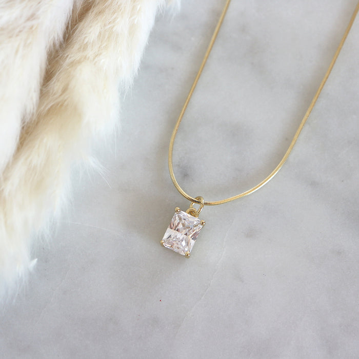 Náhrdelník s obdélníkovým zirkonem Crystal