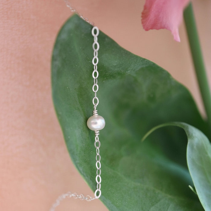 IRIS | Stříbrný minimalistický náhrdelník s perlou