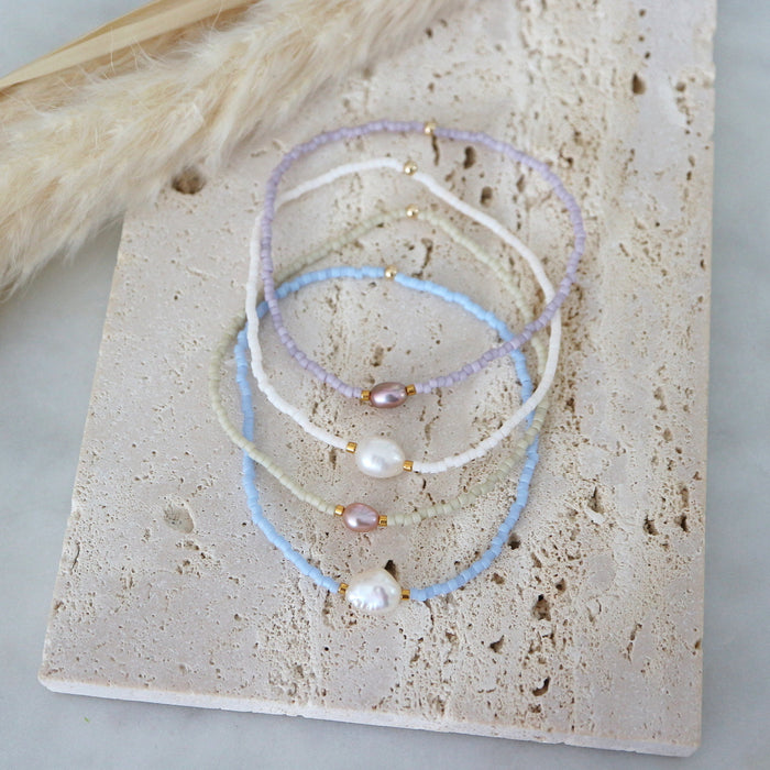 Minimalistické korálkové náramky s perlami (4 varianty)