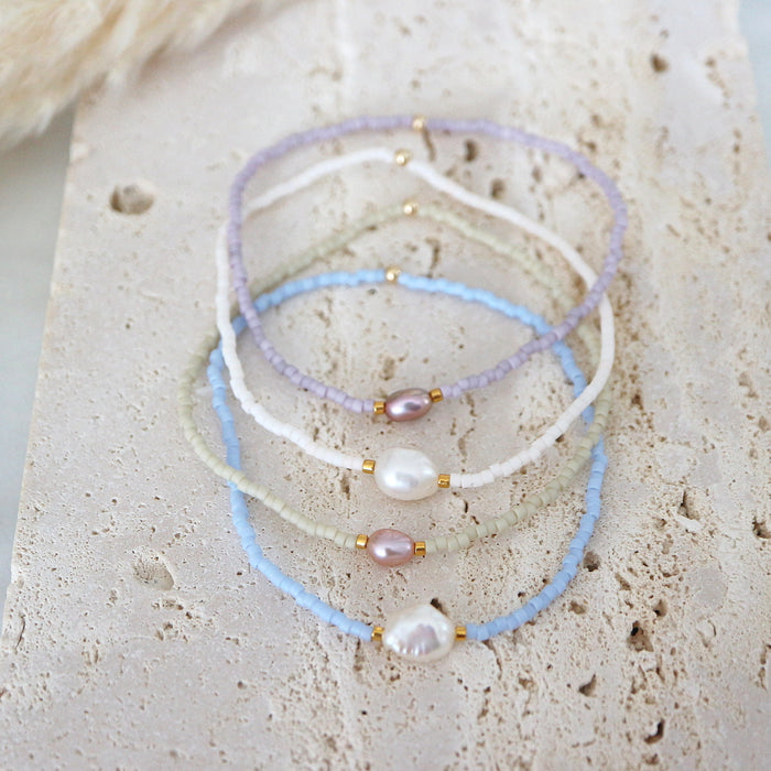 Minimalistické korálkové náramky s perlami (4 varianty)