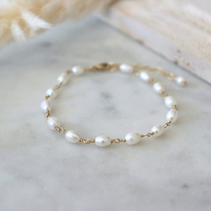 Náramek z oválných perel