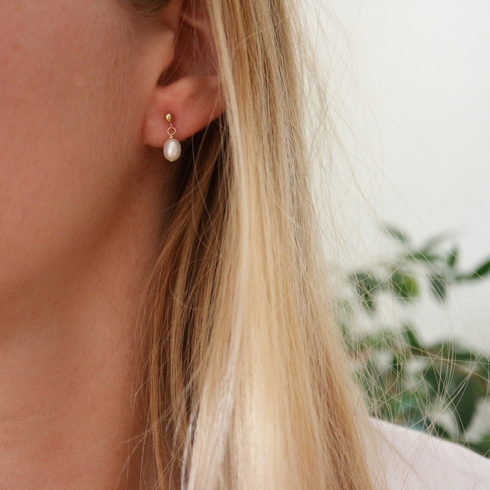 Jednoduché náušnice s perlami