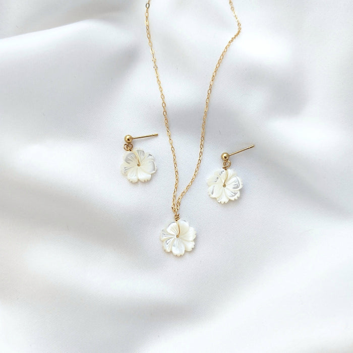 Náušnice s perleťovými květy