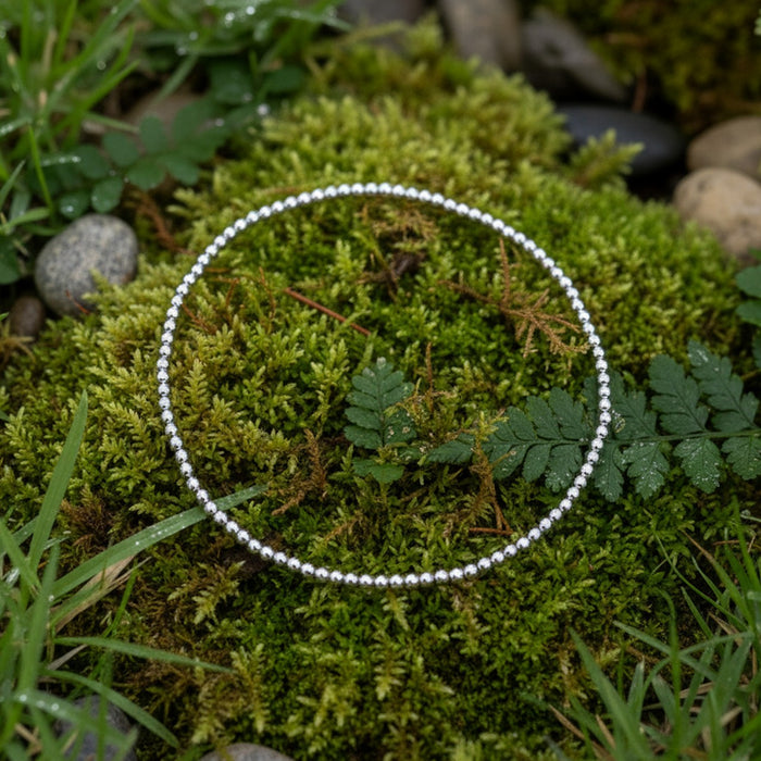 Stříbrný minimalistický náramek z korálků (2 mm)