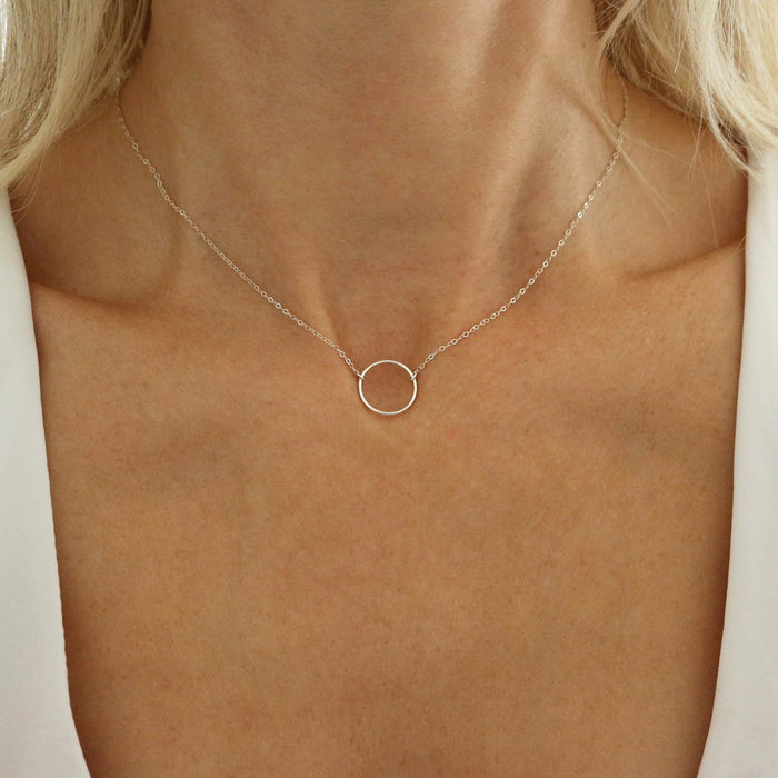Stříbrný náhrdelník s karma kroužkem