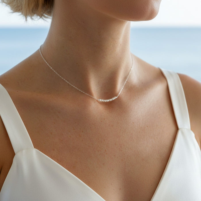 Stříbrný minimalistický náhrdelník s perličkami